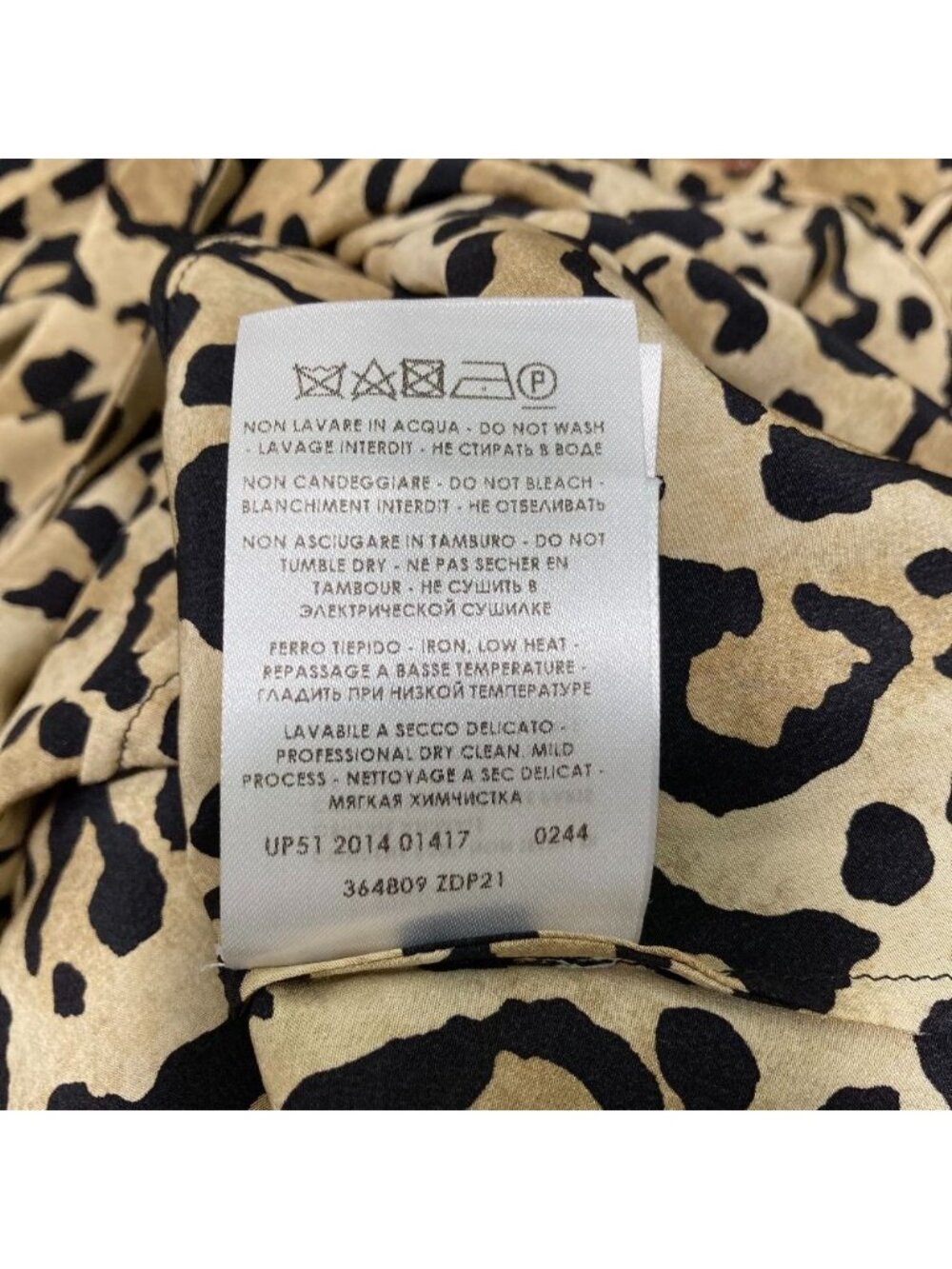 Gucci Leopard Print Bowtie Long Sleeve Silk Blouse 40 Beige Black - Picture 13 of 13